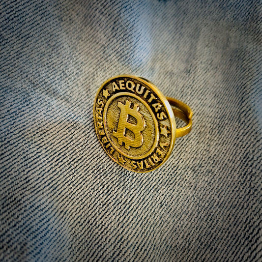 AEQUITAS * VERITAS * LIBERTAS [ring]