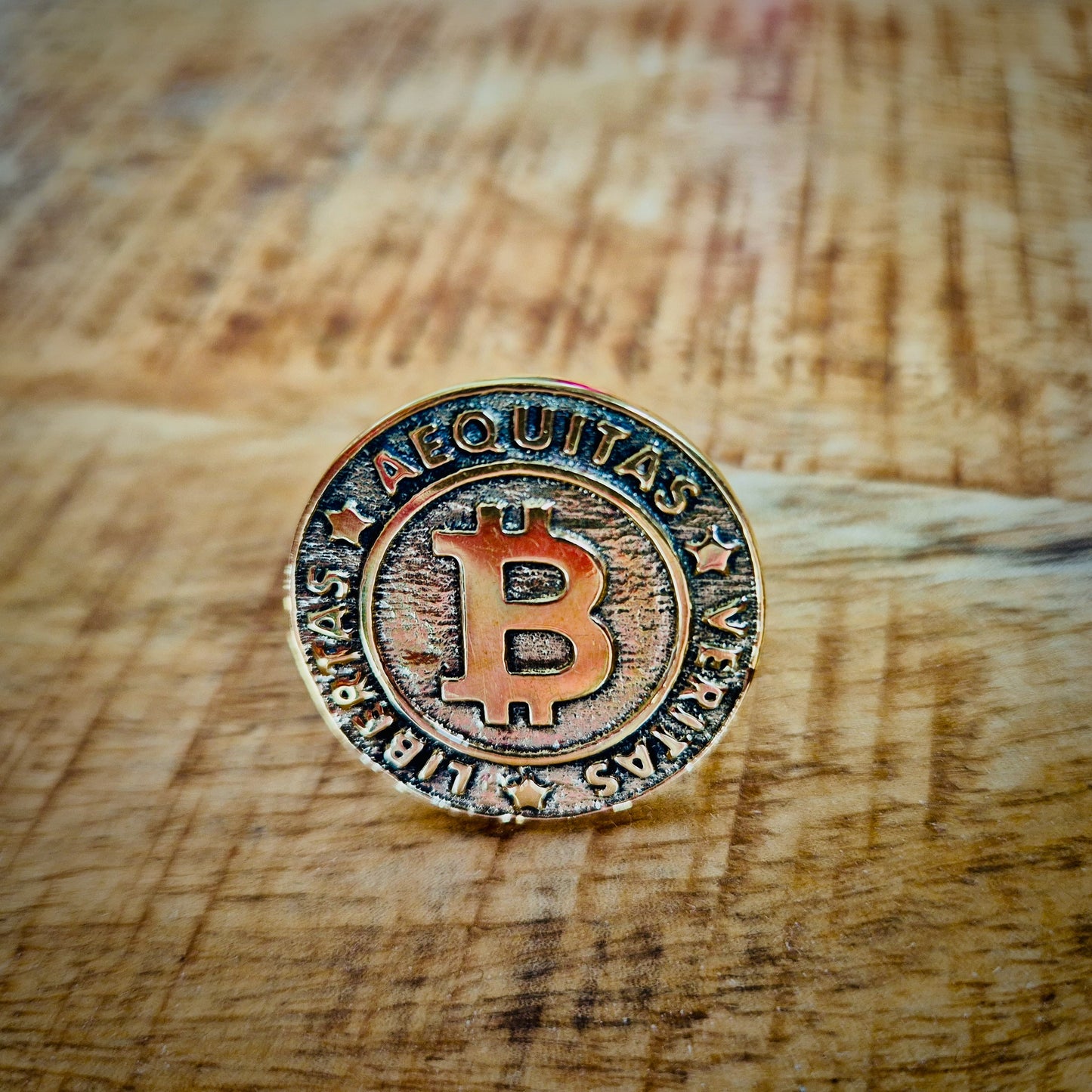 AEQUITAS * VERITAS * LIBERTAS [ring]