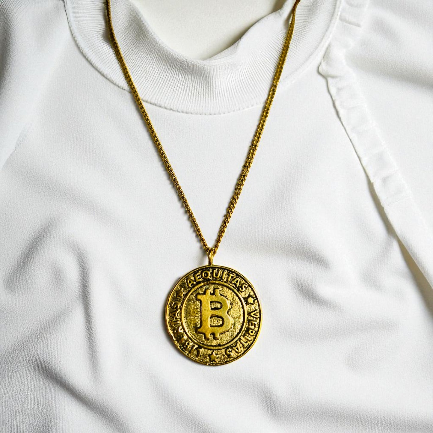 AEQUITAS * VERITAS * LIBERTAS [gold chain]